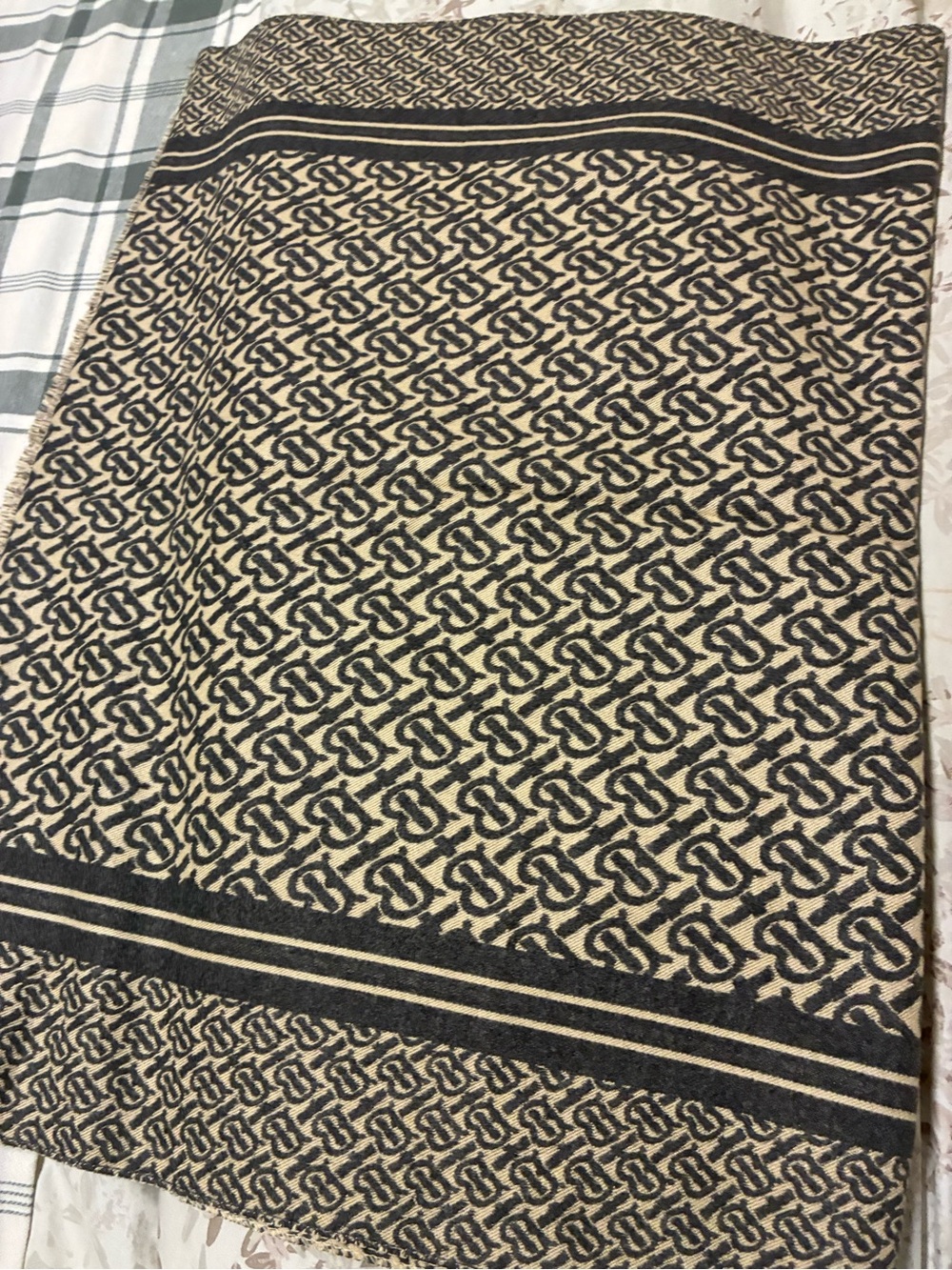 Gorgeous Black & Cream Patterned  Scarf